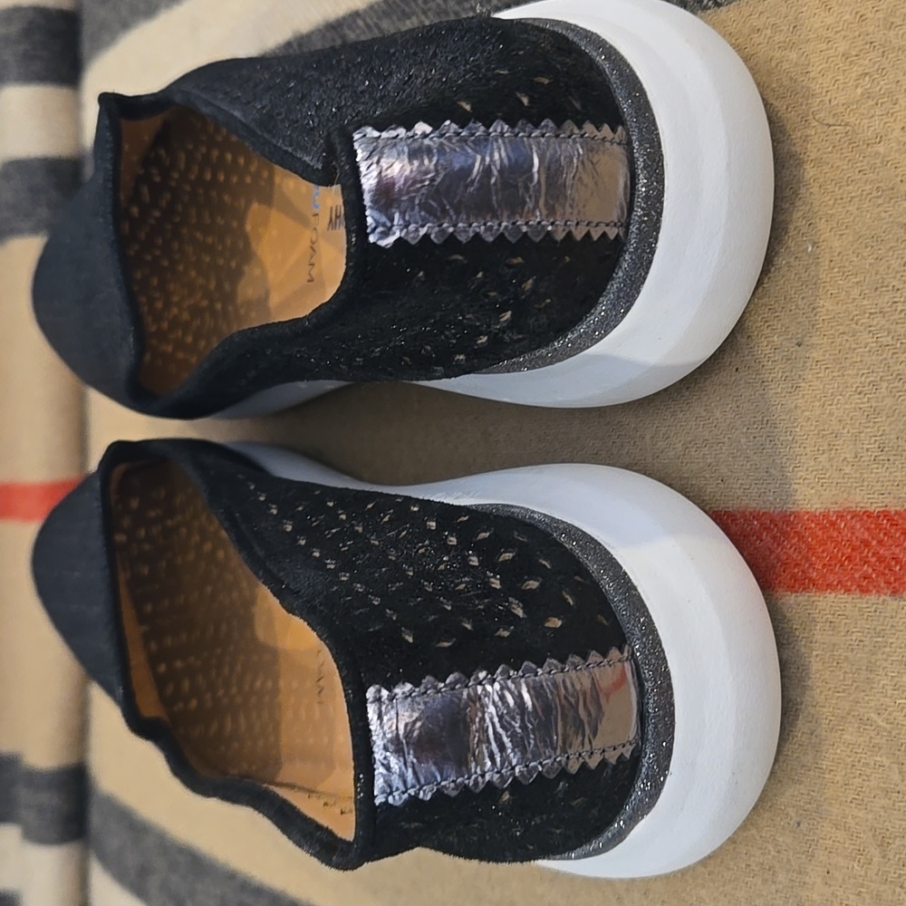 Johnston & Murphy Dajota Black Perfed Slip-On Loafers - Picture 4 of 8